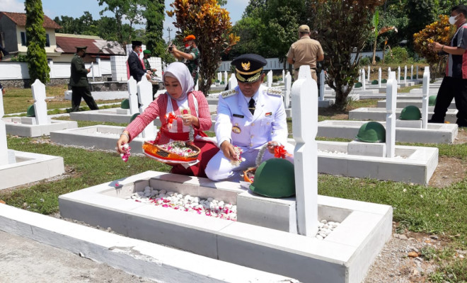 ZIARAH TAMAN MAKAM PAHLAWAN RATNA NEGARA PERINGATAN HUT RI KE-77 TAHUN 2022